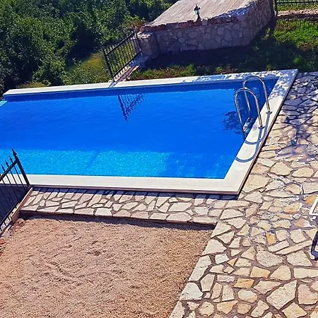 Aurora-heated Pool With Salt Water *